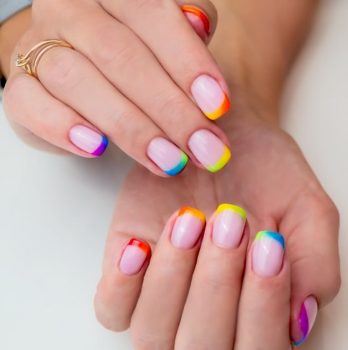 細フレンチネイルデザイン