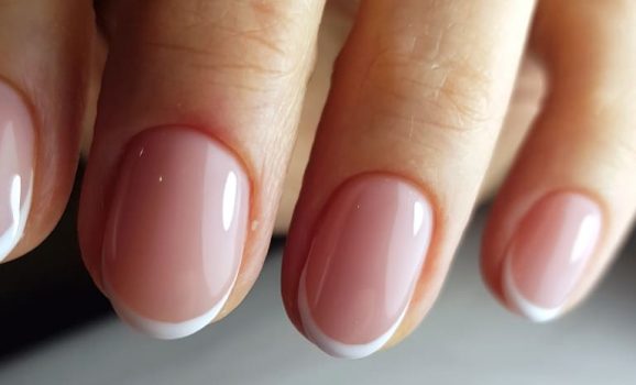 細フレンチネイルデザイン