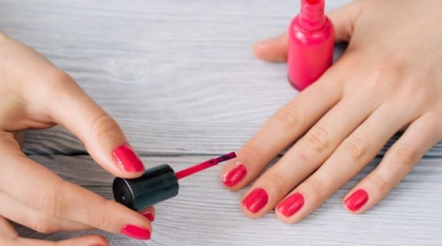 マニキュアを早く乾かす方法