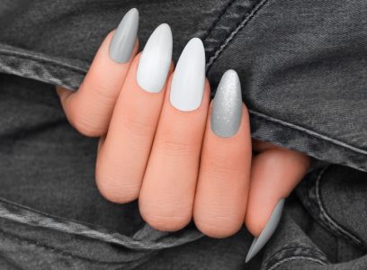 ジェルネイルが変色する原因と対策!正しいケアでセルフジェルネイルを楽しむ方法とは