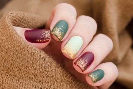 ジェルネイルが変色する原因と対策!正しいケアでセルフジェルネイルを楽しむ方法とは