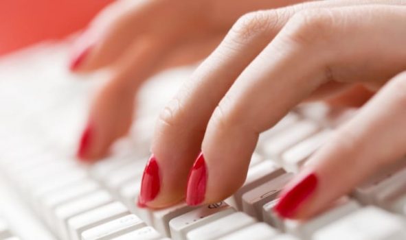 セルフジェルネイルが割れる原因と対策