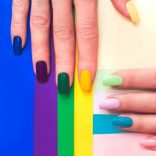 カラフルなネイル