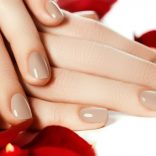 ベージュネイル