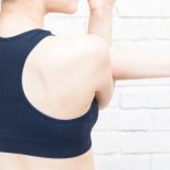 脇のハミ肉を解消する方法