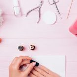 セルフジェルネイルの上手な塗り方！筆使いのコツを掴めばキレイなジェルネイルに