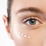 目元のしわ対策