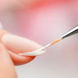 細フレンチネイルデザイン