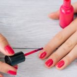 マニキュアを早く乾かす方法